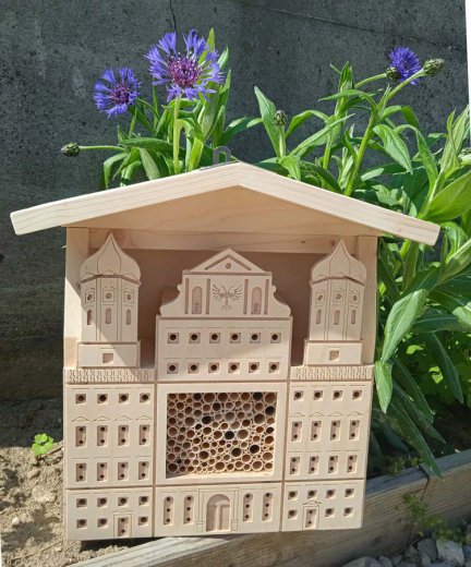 Wildbienenhaus "Rathaus"