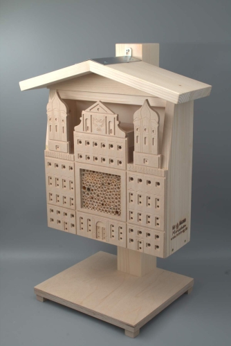 Wildbienenhaus "Rathaus"