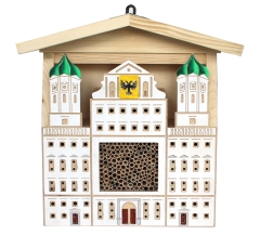 Wildbienenhaus Rathaus bemalt